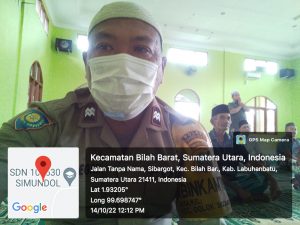 Berbaur Dengan Masyarakat, Bhabinkamtibmas Kapolsek Dolok Ikuti Sholat Jumat di Masjid Al-Maksum desa Pasar Simundol