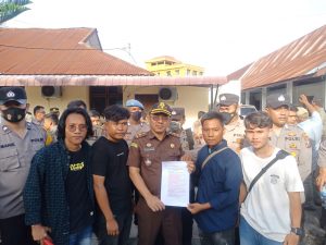 Gelar Unjuk Rasa Damai, Puluhan Anggota PMP-PALUTA Geruduk Kantor Dinas Pendidikan Paluta