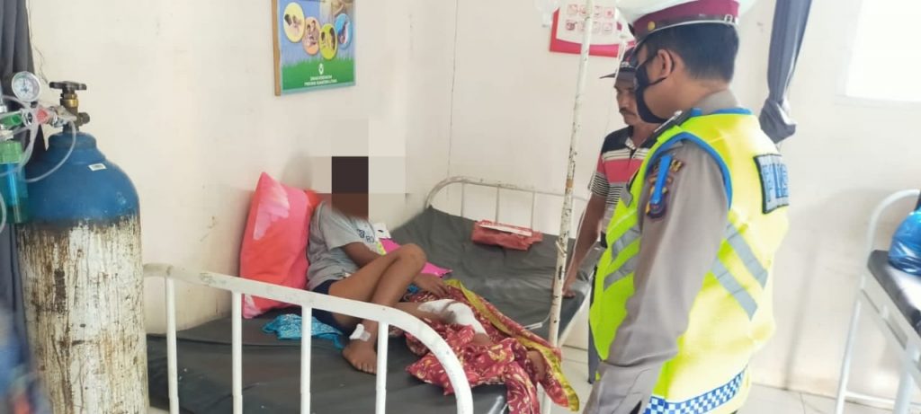 Bonceng Tiga, Pengendara Sepeda Motor di Paluta Tewas Usai Tabrak Mobil Bak Terbuka