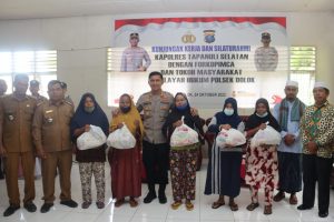 Kapolres Tapsel Santuni Keluarga Pra Sejahtera Kecamatan Dolok