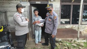 Polsek Hutaimbaru, Serahkan Bansos ke Warga Pra Sejahtera