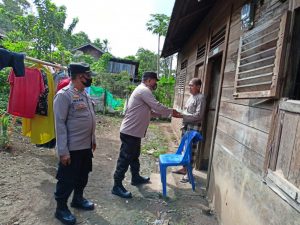 Puluhan Masyarakat Terima Bansos dari Polsek Batunadua