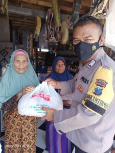 Polres Tapsel Berbagi Rezeki Kepada Masyarakat Kurang Mampu