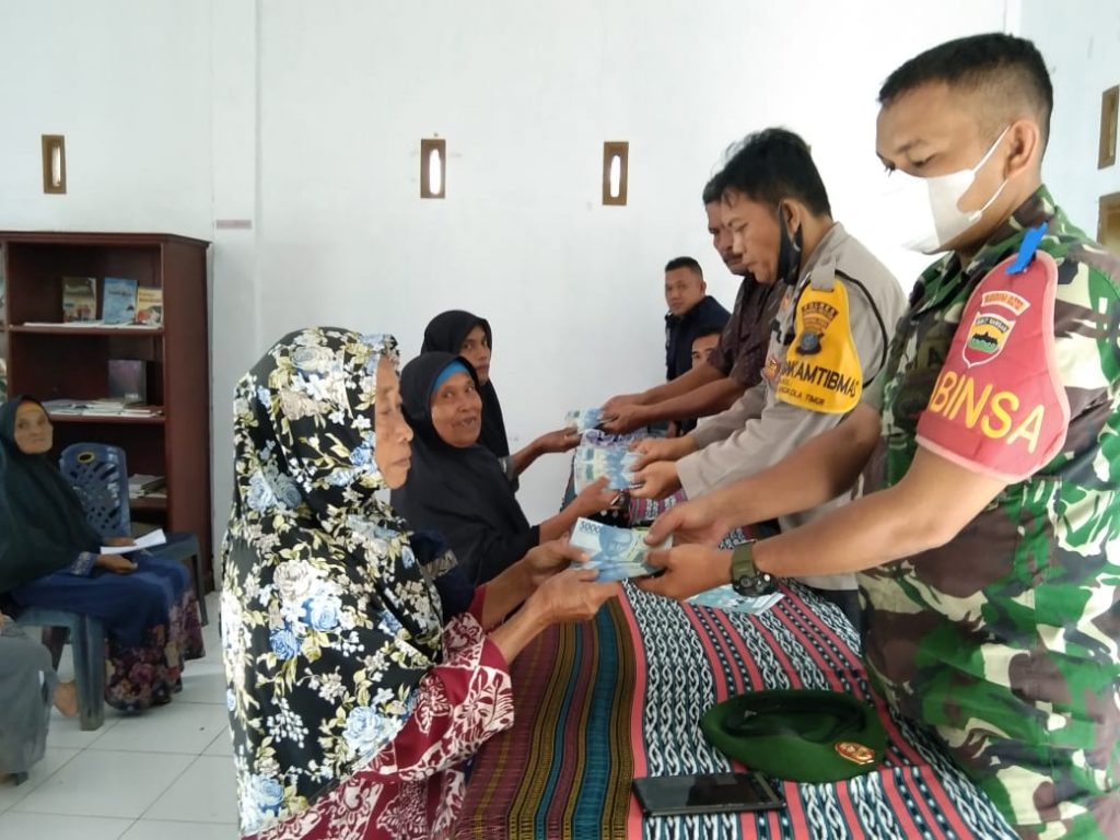 Polres Tapsel Monitoring Penyaluran BLT Tahap III di Desa Pargarutan