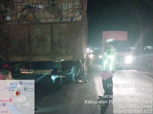 Hantam Truk Berhenti Pesepeda Motor di Paluta Luka Berat