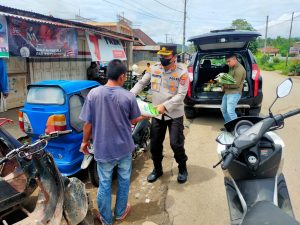 Tak Sungkan, Kapolres Padang Sidempuan Angkat Sendiri Bansos untuk Masyarakat