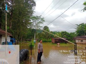 Sungai Batang Salai Tapsel Meluap, Pemukiman Warga Nyaris Tergenang Air