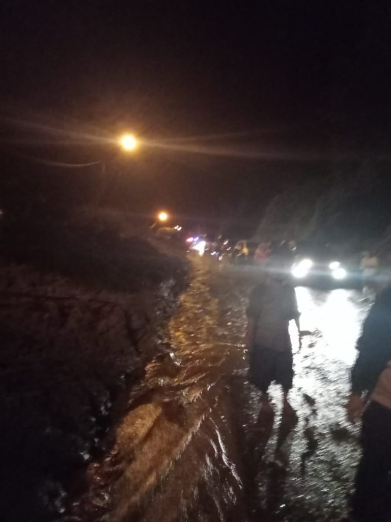 Lagi, Badan Jalan Lintas Sipirok Tapsel Tertimbun Longsor, Akses Tarutung-Padangsidimpuan Sempat Terputus