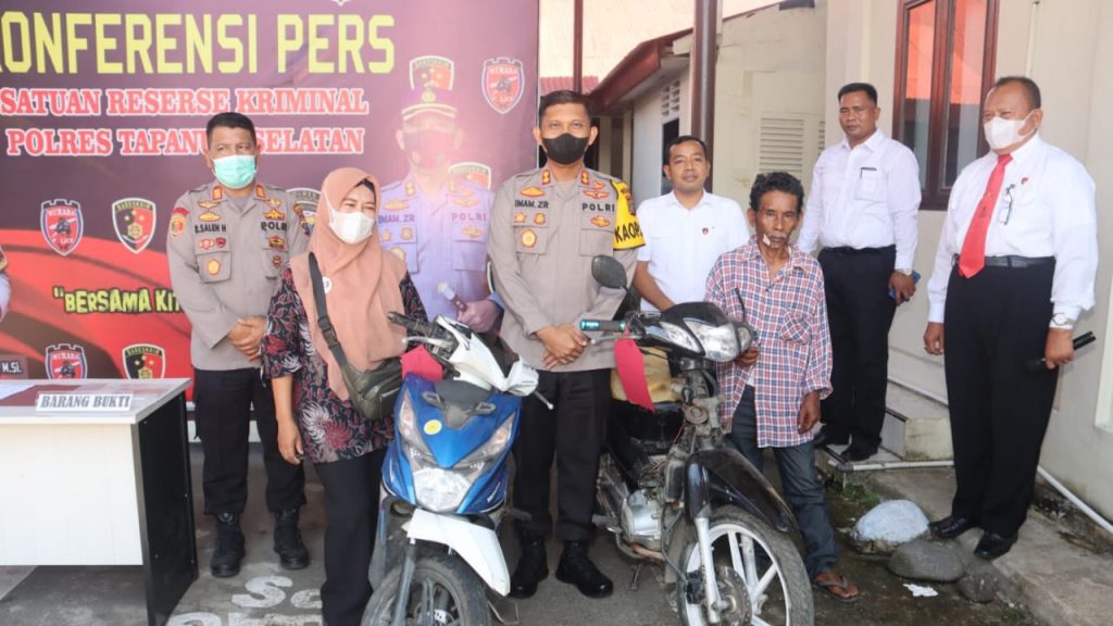 Mata Berkaca-kaca, Dua Korban Pencurian Terharu dan Ucap Terima Kasih ke Kapolres Tapsel