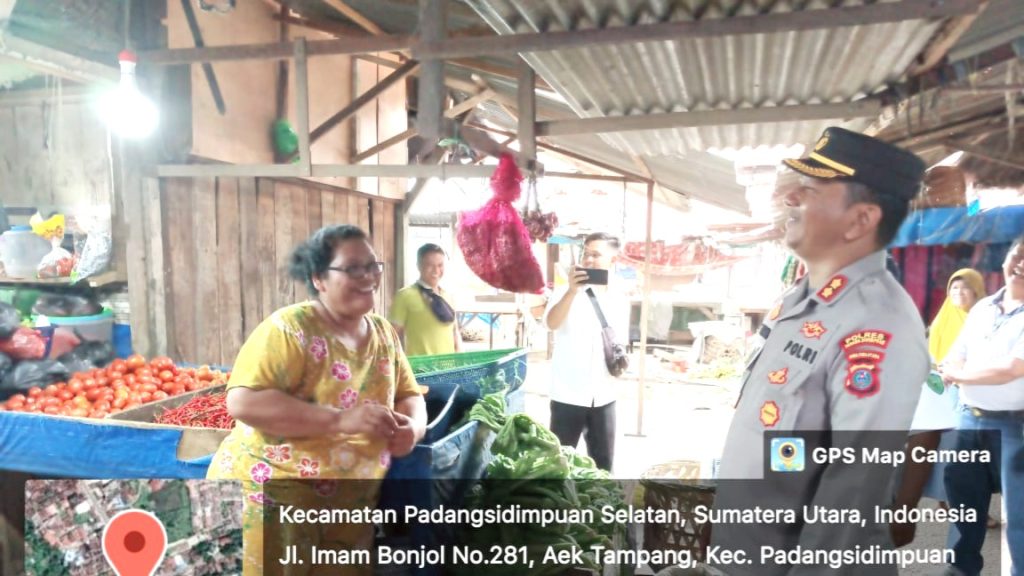 Polri Peduli, Kapolres Padangsidimpuan Dengar Keluhan Pedagang Sayur