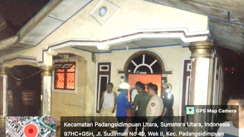 Tengah malam, Kulkas Korslet Timbul Api dan Ludeskan Rumah di Padangsidimpuan   