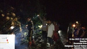 Jalan Tertimpa Longsor di Natambang Roncitan Tapsel, Ini Penjelasan Camat Arse