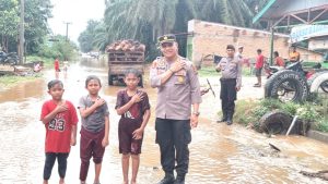 Wujud Polri Presisi, Kapolsek Padang Bolak Bertindak Cepat Cek Banjir