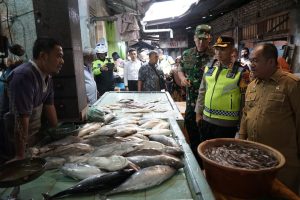 Kapolres Asahan Beserta Wabup dan Forkopimda Lakukan Sidak Pasar