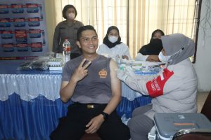 Kapolres Asahan Laksanakan Vaksin Booster Kedua