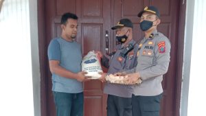 Penuh Kasih Sambut Natal, Polres Padangsidimpuan Salurkan Bansos ke Penjaga Gereja
