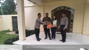 Sambut Natal Penuh Suka Cita, Tim II Polres Padangsidimpuan Berbagi Bansos