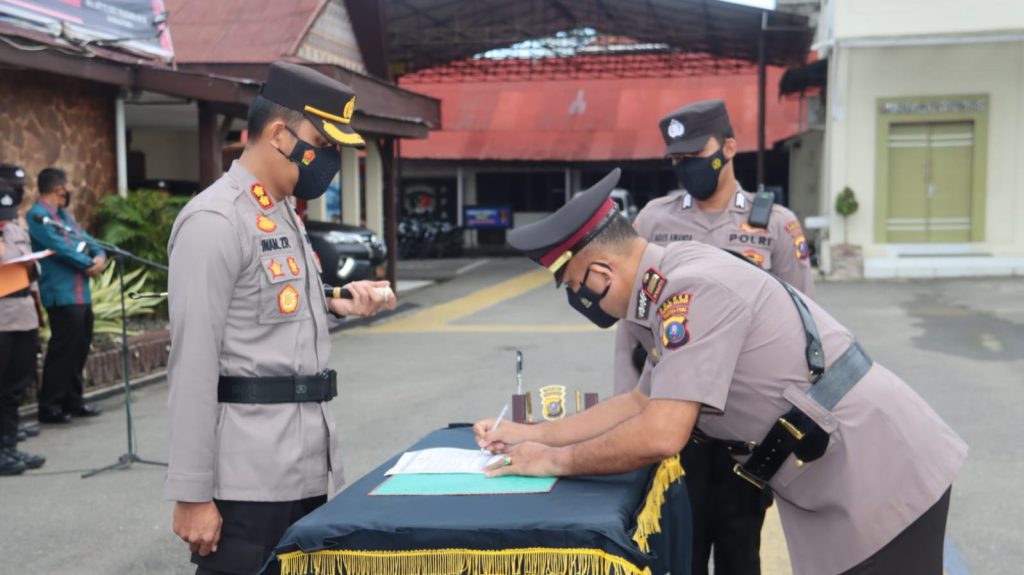 Kapolres Tapsel Pimpin Sertijab Kapolsek Saipar Dolok Hole, Ini Pejabatnya