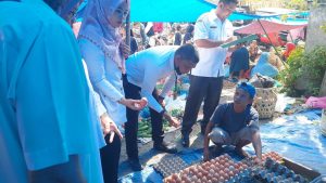 Jelang Nataru, Sat Reskrim Polres Tapsel Cek Harga Bapokting di Pasar