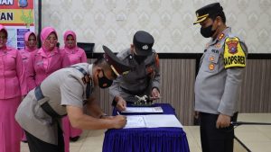 Kapolres Padangsidimpuan Pimpin Upacara Sertijab Kapolsek Batunadua