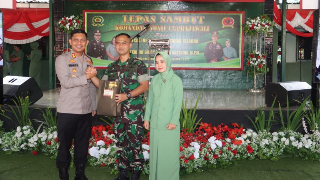 Wujud Soliditas TNI-Polri, Kapolres Tapsel Hadiri Upacara Sertijab Danyonif 123/Rw