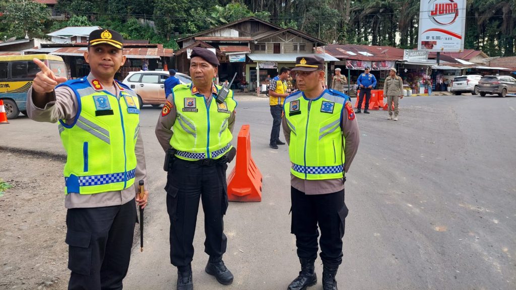 Kapolres Tapsel ke Petugas Pos Pam dan Pos Yan : Jangan Sampai Terjadi Kemacetan