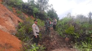 Jalan antar Kabupaten Tertimbun Longsor, Kapolsek SDH Gerak Cepat Pengaturan Lalin