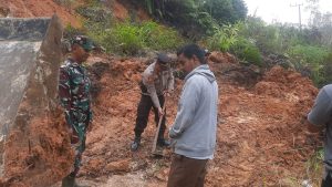 Kapolsek SDH : Jalan Tertimbun Longsor Sudah Normal, Arus Lalin Kembali Lancar