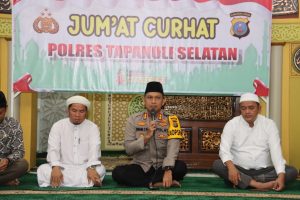 Tampung Aspirasi, Kapolres Tapsel Dengar Curhat Masyarakat Usai Salat Jumat