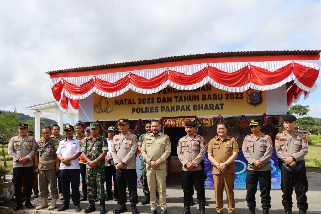 Jelang Nataru 2023, Bupati Pakpak Bharat Dampingi Kapolres Chek Pos dan Proyek Perbaikan Jalan