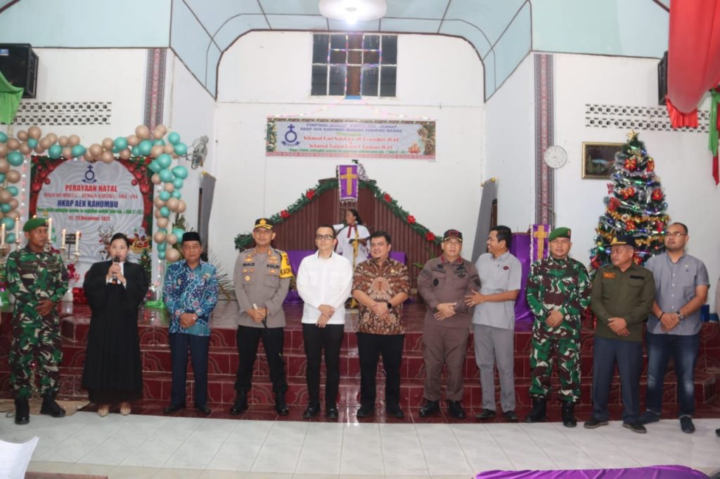 Kapolres Tapsel Pantau Malam Natal di Sejumlah Gereja di Tantom