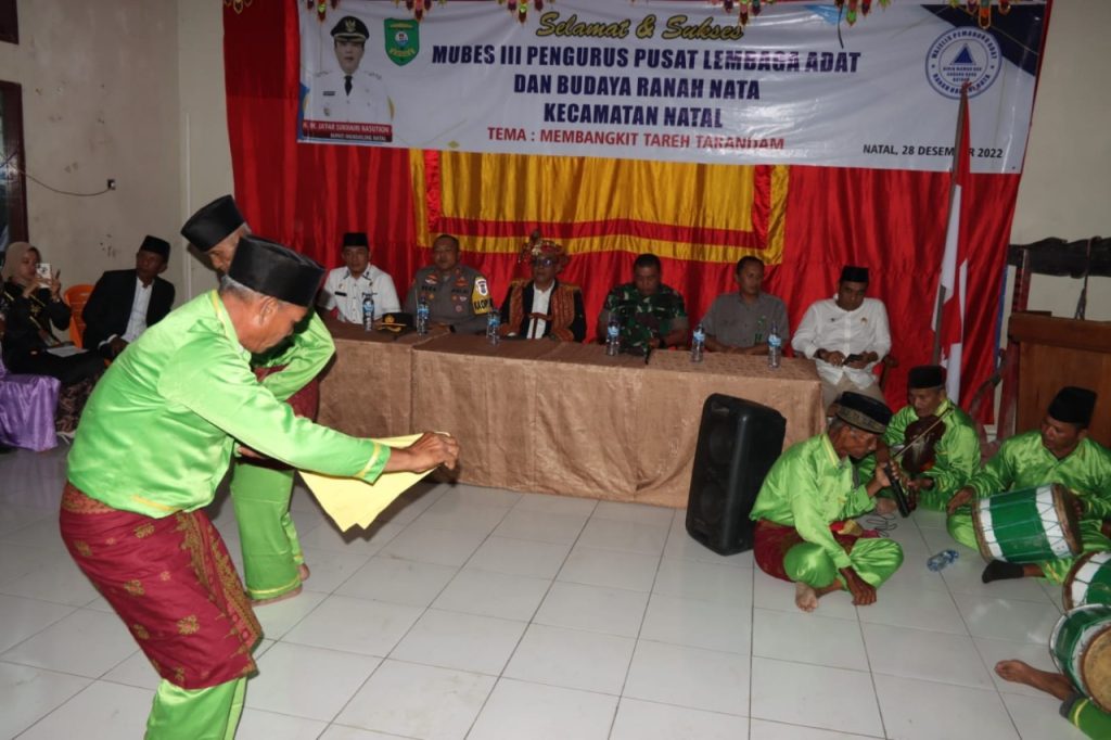 Bupati Madina Lantik Pengurus Lembaga Adat Budaya Rana Nata Periode 2022-2025