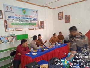 Bersama Camat Angkola Muaratais, Personel Polres Tapsel Hadiri Musrenbang di Desa Muaratais II