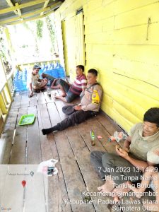 Tingkatkan Sinergitas, Bhabinkamtibmas Polres Tapsel Sambangi Warga