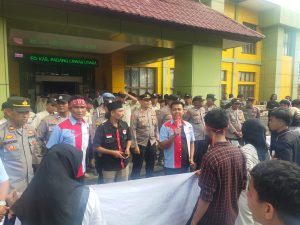 Puluhan Polisi Amankan Unras Buruh di Paluta