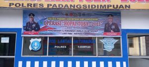Wujud Dukungan, Polres Padangsidimpuan Pasang Banner F1 Powerboat Danau Toba