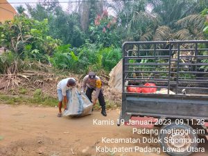 Potret Polisi Penolong Masyarakat di Ujung Kabupaten Paluta