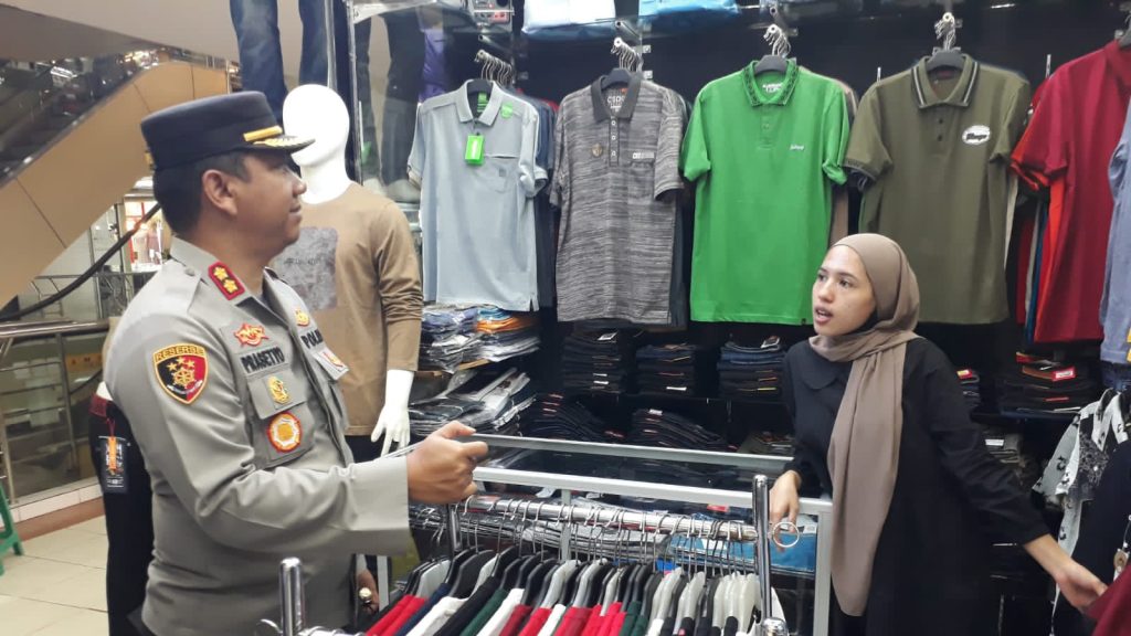 Sambangi Pedagang Pakaian, Ini Pesan Kapolres Padangsidimpuan