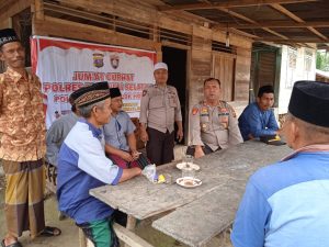 Kapolsek SD Hole Jumat Curhat Tampung Keluhan Warganya