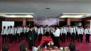 KPU Kukuhkan 60 Anggota PPK Se-Paluta