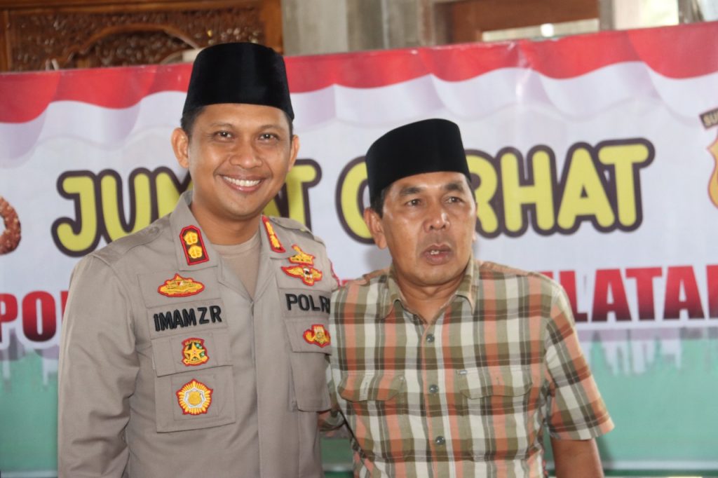 Jumat Curhat di Mesjid As-Suhur, Kapolres Tapsel Bagikan WhatsApp Pribadinya