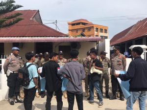 Kompak Paluta Demo di Kejaksaan, Polres Tapsel Lakukan Pengamanan Secara Humanis