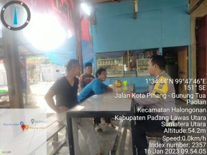 Antisipasi Gangguan Kamtibmas, Bhabinkamtibmas Lakukan Giat Sambang Warga