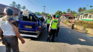 Bawa Belasan Penumpang, Angkot di Padangsidimpuan Kecelakaan