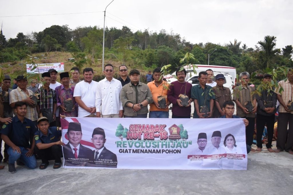 Bupati Tapsel Dukung Gerakan Giat Menanam Pohon Demi Suksesnya Program “Revolusi Hijau”