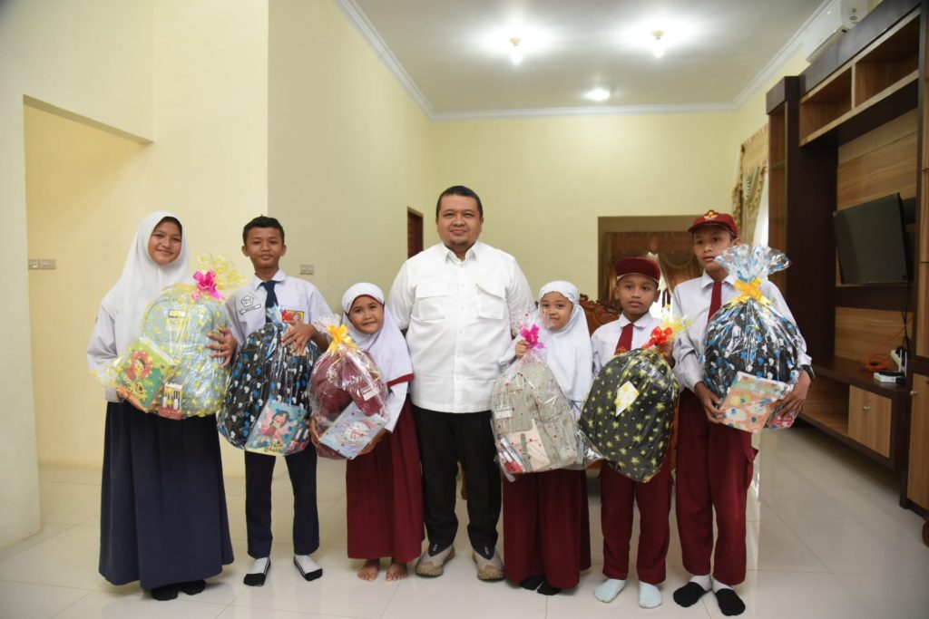 Bupati Tapsel Apresiasi Enam Pahlawan Muda FTBI