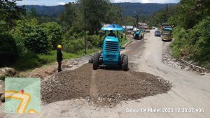 Sat Lantas Polres Tapsel Kawal Perbaikan Jalan Nasional Batu Jomba