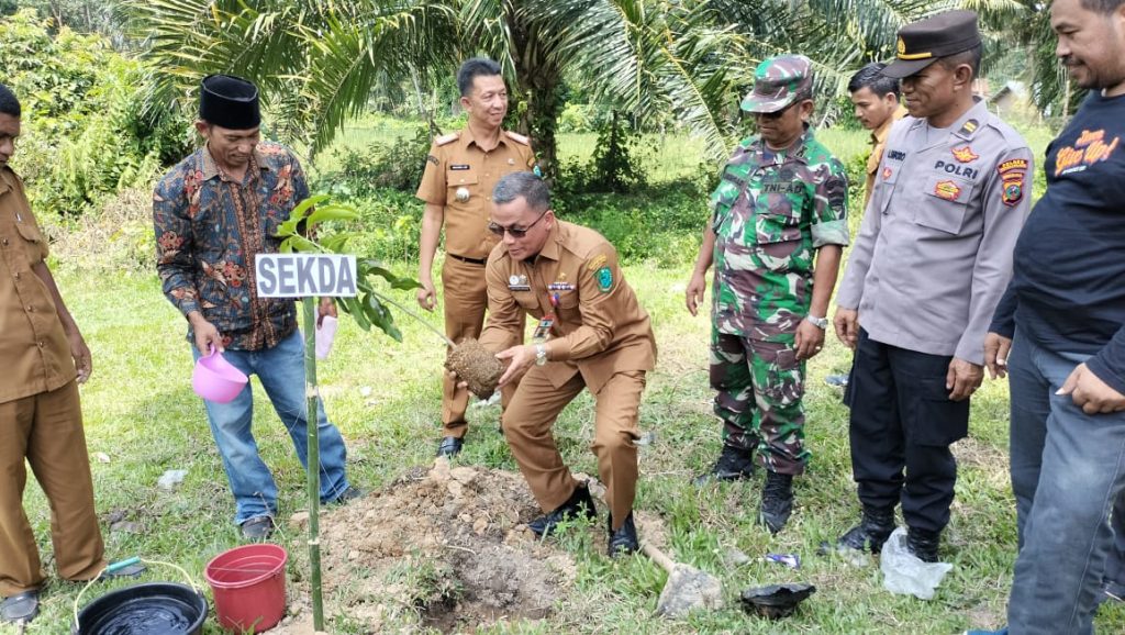 Polsek Padang Bolak Hadiri Tanam Pohon Serentak se-Indonesia   