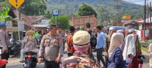 Kapolsek Batang Toru Turun Langsung Kawal Pengamanan Pawai Ta’aruf