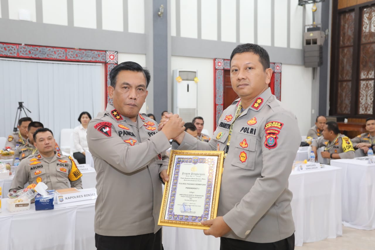 Kapolres Padangsidimpuan Raih Penghargaan